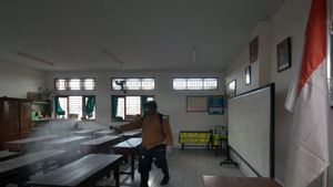 Jelang Belajar Tatap Muka, Satgas COVID-19 Sterilisasi Gedung Sekolah di Denpasar 