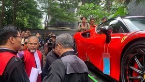 Hakim Periksa Langsung Ferrari-Harley Davidson Barbuk Kasus Suap CPO