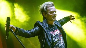 Vocalist Sum 41 Deryck Whispery Admits Experiencing Harassment By Former Manager