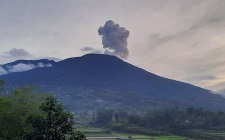 Gunung Marapi Sumbar Masih Erupsi