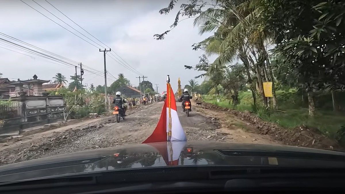 Jokowi Invites The Public To Report Damaged Roads In Their Areas Through This Link