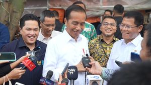 Ditanya Apa yang Dibahas Saat Semobil Bareng Ganjar, Jokowi Hanya Tertawa