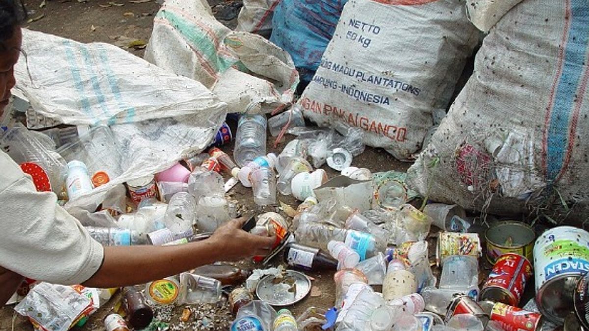 Jakbar Mayor Explains Waste Management Problems at the Jelambar Twin Depot