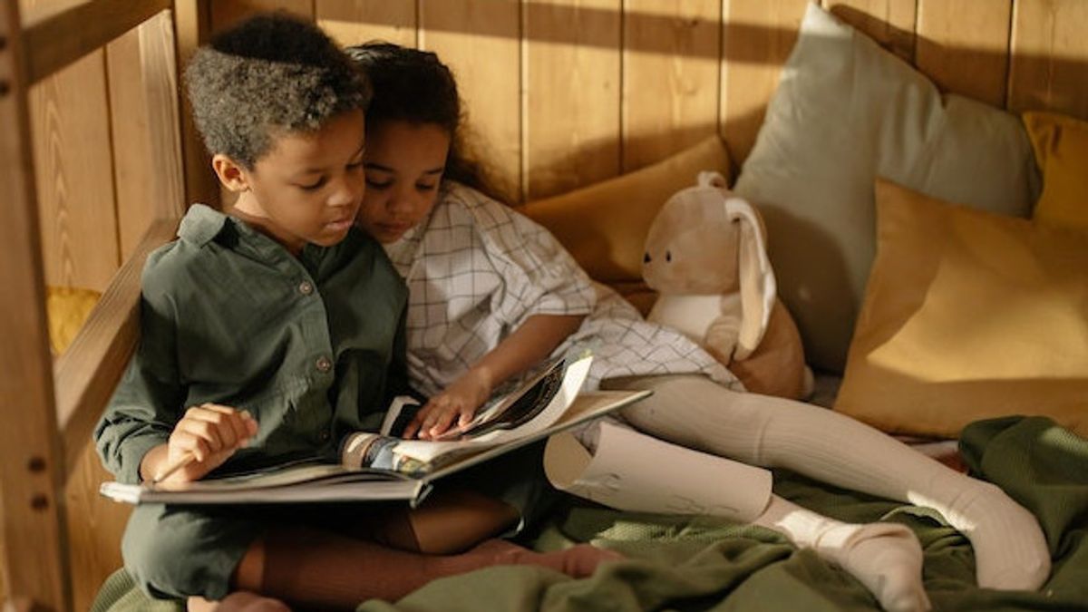 5 Tips Menumbuhkan Minat Baca pada Anak Sejak Kecil