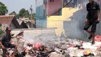 Piles Of Garbage Up To 2 Meters In Bojonggede Bogor Will Be Transported By DLH
