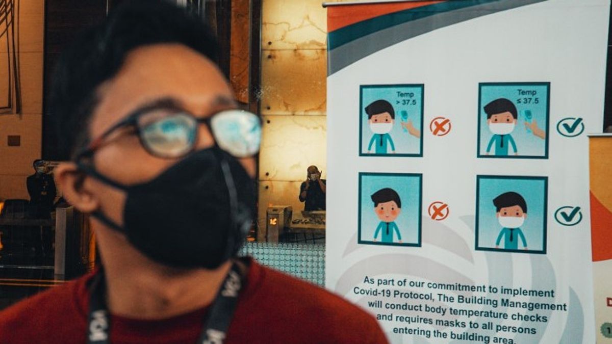COVID-19 Cases In Surabaya Rise, People Are Asked To Use Masks In Closed Rooms