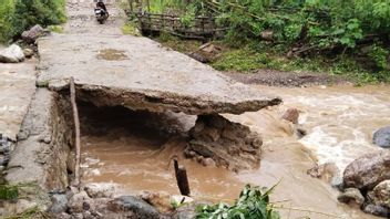 Le pont reliant Kupang-TTS s’est brisé par les inondations, BPBD contact le bureau PUPR pour le traitement