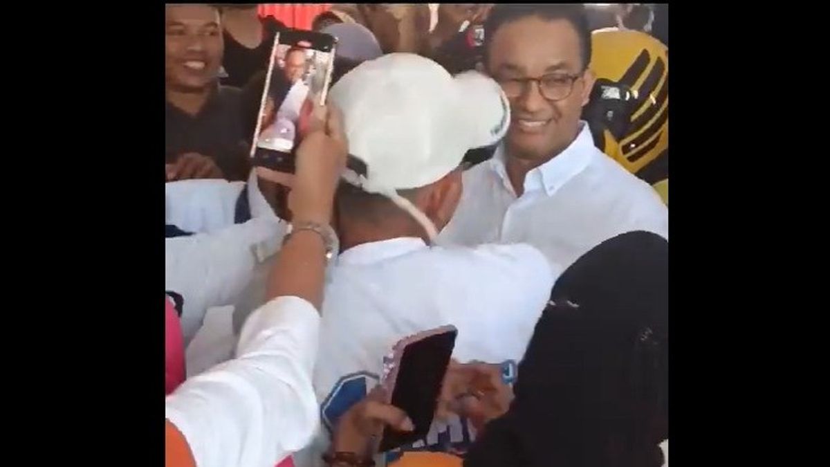 Anies Gets Slapped When Surrounded By Volunteers, National Team Amin Tightens Security