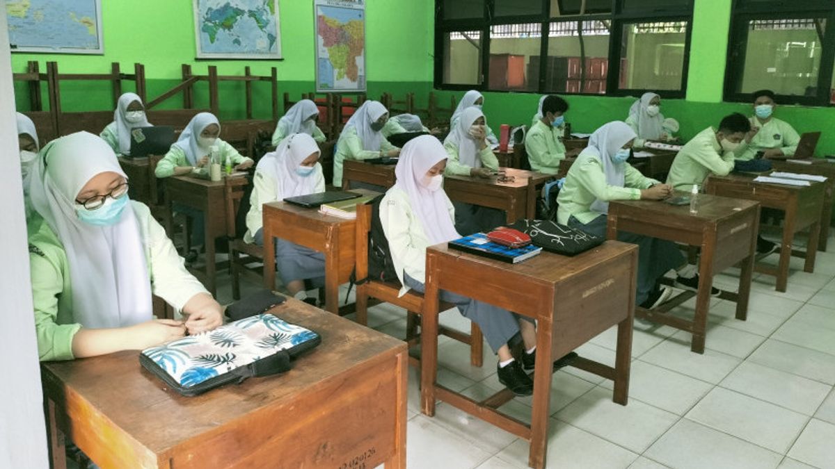 There Are 9 Students And 2 Teachers Who Are Positive For COVID-19 At SMKN 35 Jakarta, PTM Is Temporarily Suspended