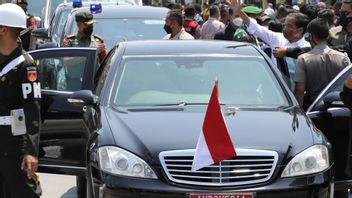 Touring Around Brebes, Ganjar Pranowo With Jokowi In The Indonesian Presidential Car RI 1