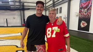 Ayah Travis Kelce Ungkap Taylor Swift Sudah Tunangan Sejak 2 Minggu Lalu