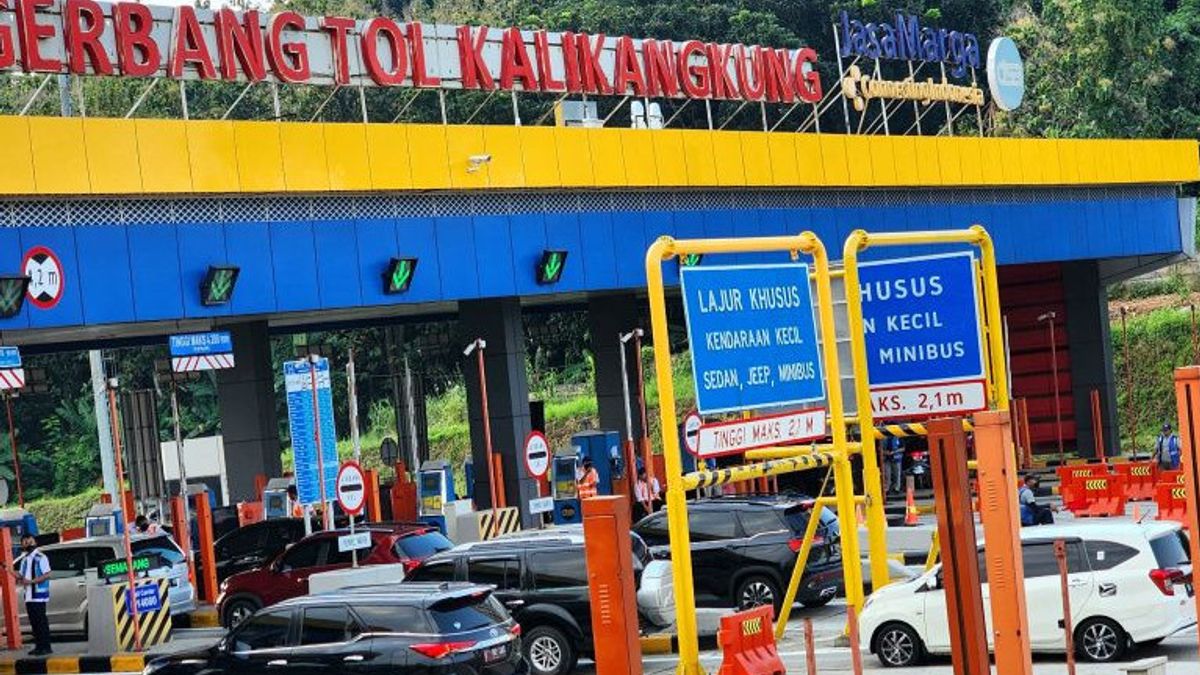 Vehicle Volume In Kalikangkung Semarang Increases, Police Apply One Way