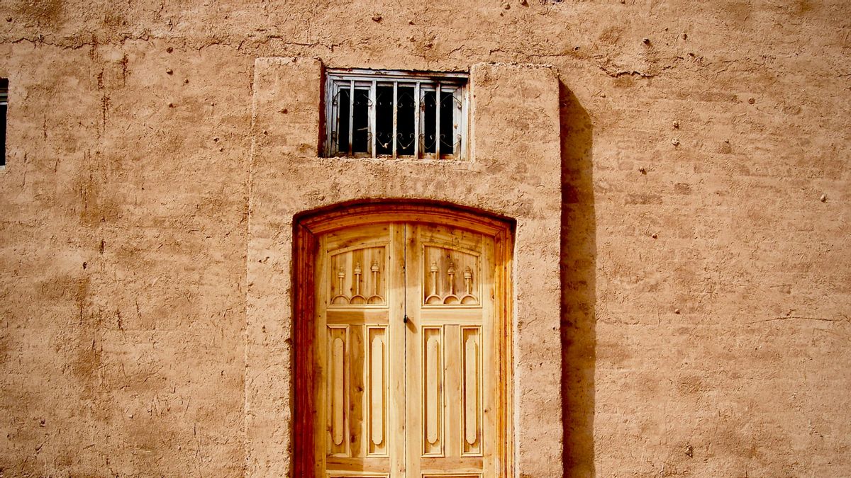 Jenis Pintu Rumah Berdasarkan Cara Bukanya