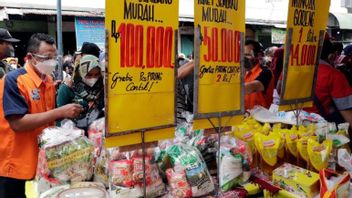 نائب وزير التجارة جيري سامبواغا يشجع أبريندو على إقامة سوق رخيصة لزيت الطهي