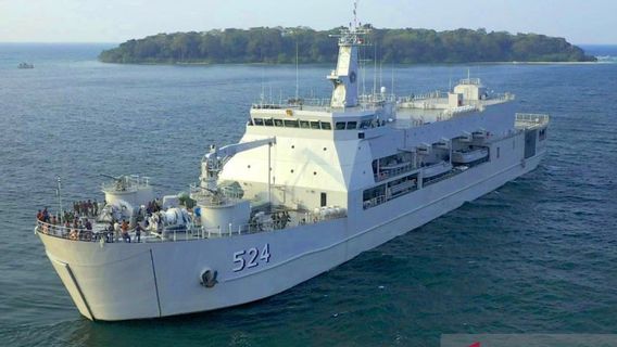 KRI Teluk Calang-524坦克运输战舰落成，KSAL Yudo任命Bagus Waluya中校为指挥官