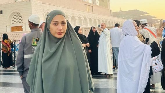 Tata Janeeta Cerita Perjalanan Berhijab: Berawal dari Mimpi dan Petunjuk Al-Qur'an