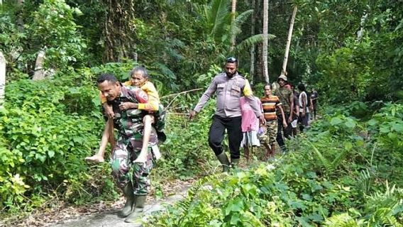 3 Days Missing, An 87-Year-Old Grandmother Found By Babinsa Crying In The Middle Of Maluku Tanimbar Forest