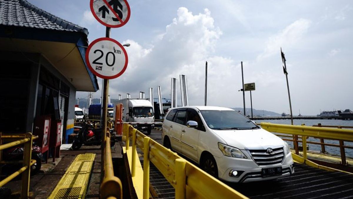 運輸省は、ケタパン港の乗客の急増に対処するための戦略を準備しています