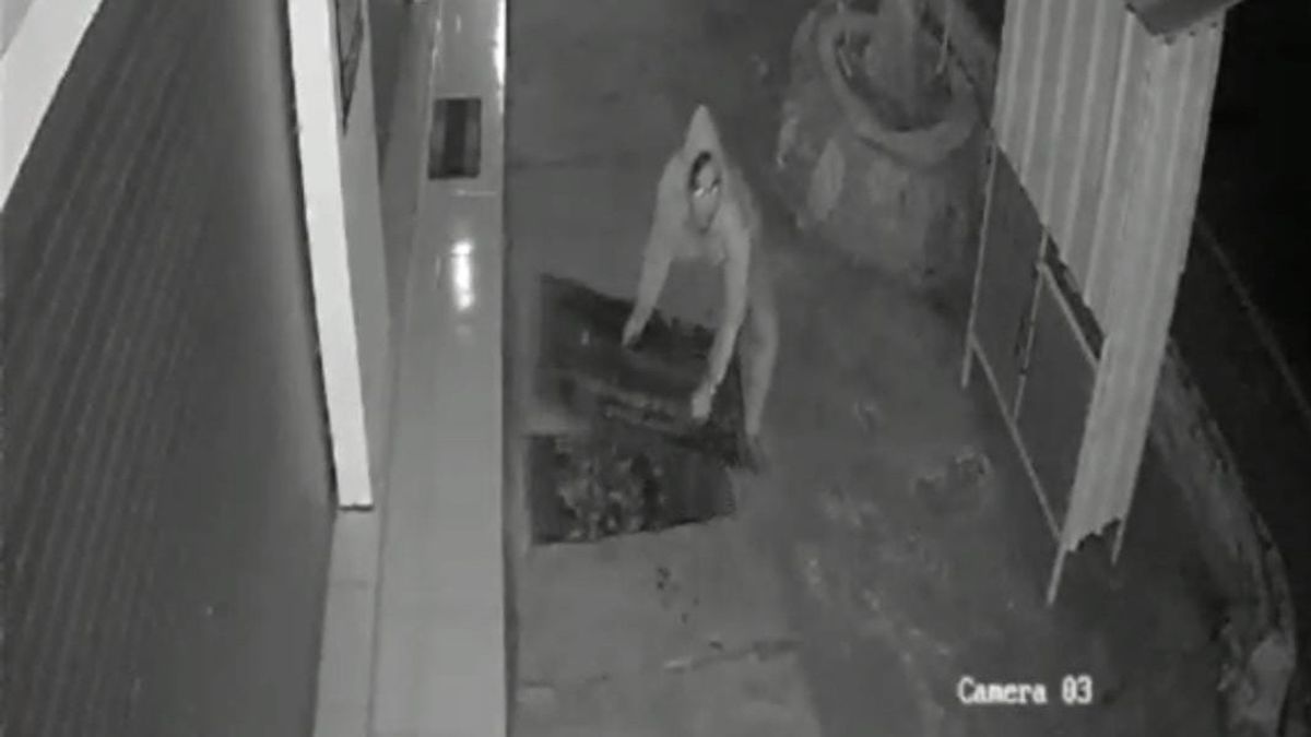 CCTVが記録され、カルバートカバーアイアンは泥棒に狙われました。