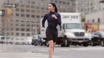 Compact For Medals, Here Are 6 Portraits Of Prilly Latuconsina Lari Style With Omara Esteghlal In New York