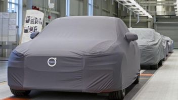 Volvo's First Luxury Electric Sedan Reportedly Paving In 2025