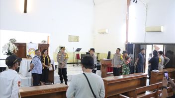 La police examine l'église de Johar Baru pour assurer la sécurité des fêtes de Noël