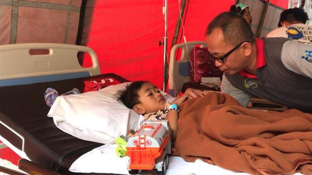 Lahapnya Azka Makan Bubur Hingga 2 Mangkok Usai Tiga Hari Bertahan di Reruntuhan Gempa Cianjur 
