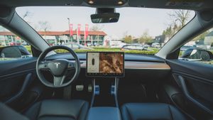 Alami Masalah Sistem Autopilot, Tesla Model 3 Kecelakaan di Taiwan