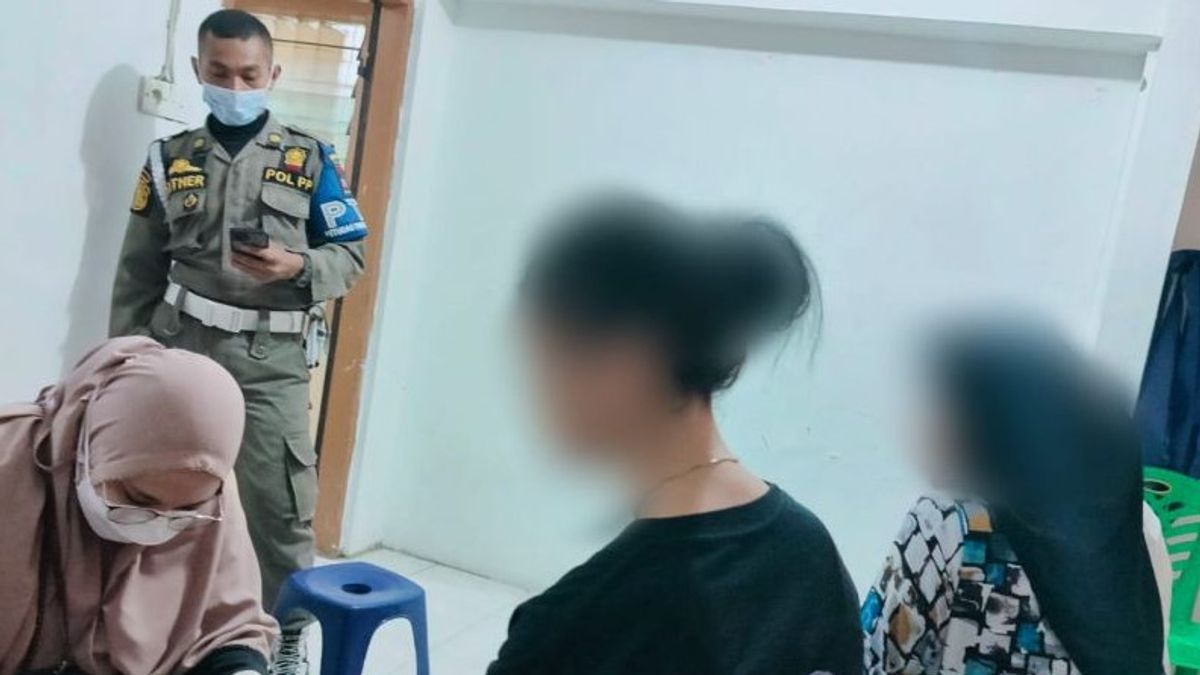 Satpol PP Amankan 16 Orang Saat Razia Asusila di Padang