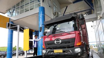 Hundreds of Logistics Trucks at the Ketapang-Gilimanuk Crossing Antre for up to 12 Hours