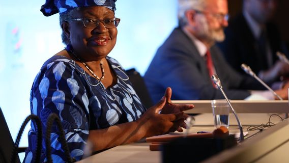 被唐纳德·特朗普， Ngozi Okonjo - Iweala 将历史设定为第一位领导世贸组织的妇女