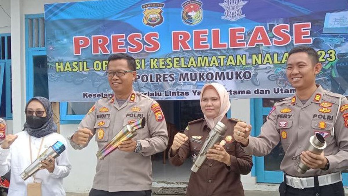 Mengrekahkan Pengusatan Jalan, Polres Mukomuko Bengkulu Musnahkan 406 Knalpot Bising