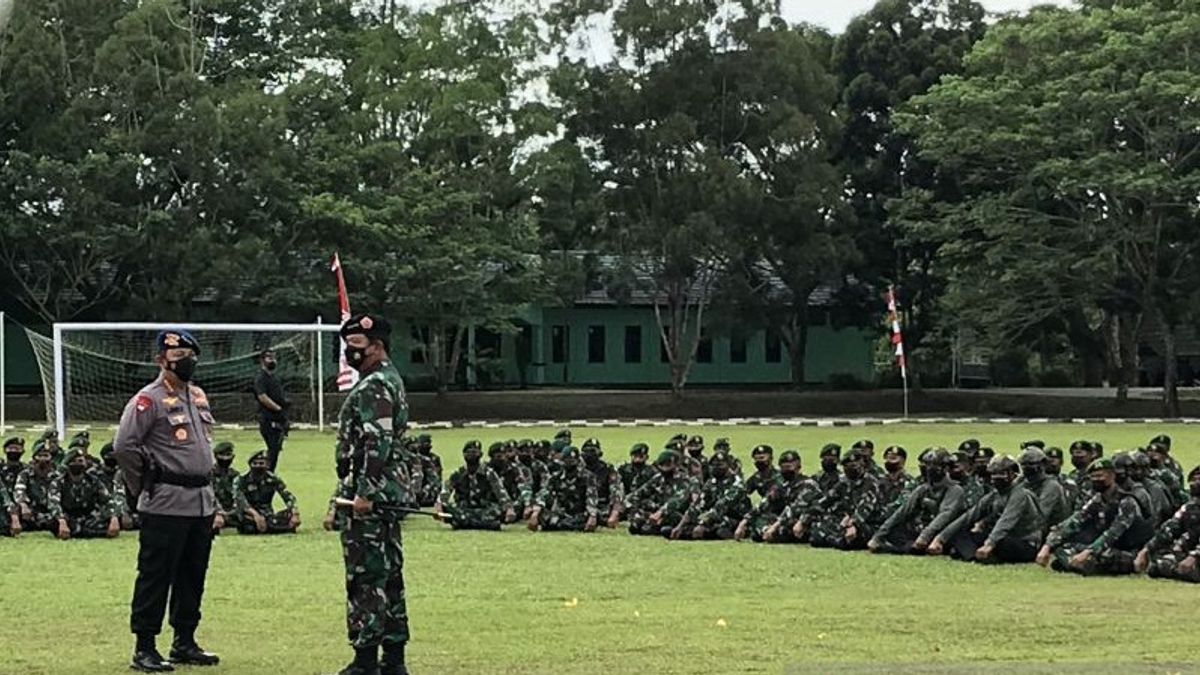 TNI司令官がティミカを訪問し、兵士に任務がまだ終わっていないことを思い出させる