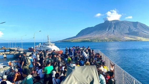 PVMBG يطلب من المجتمعات المحيطة ب Gunung Ruang Sulut أن تكون على دراية باحتمال حدوث تسونامي