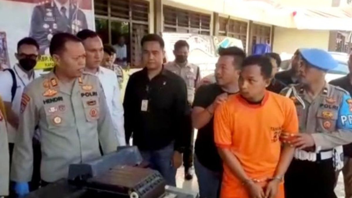 الشرطة تصبح العقل المدبر لسرقة أجهزة الصراف الآلي في لوبوك لينغغاو، جنوب سومطرة