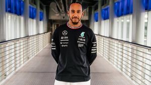 Lewis Hamilton Starts Adjusting To Ferrari Red When Starting The New Era Of F1