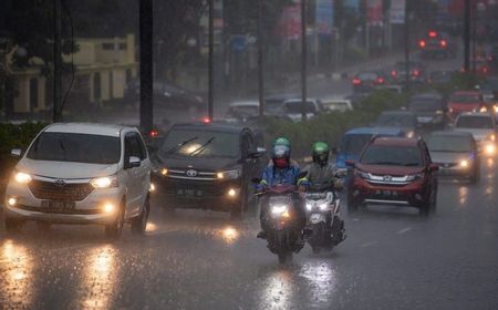 BMKG Prakirakan Jakarta; Semarang hingga Makassar Diguyur Hujan Hari Ini