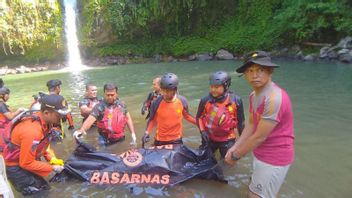 西龙目岛Tibu Sendalam瀑布的沐浴时溺水少年被发现死亡