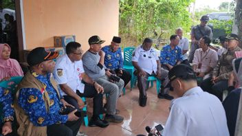 The Ministry Of Public Works Lowers Two Heavy Equipment For Normalization Of Flood-affected Rivers In Sorong