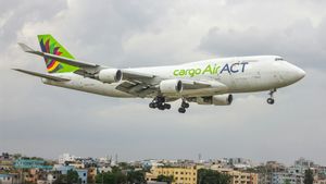 2 Pekerja Keamanan Bandara Tewas Ditabrak Pesawat Kargo Tergelincir di Hong Kong