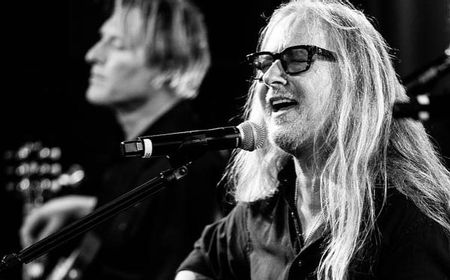 Gitaris Alice in Chains, Jerry Cantrell Lepas Video Live Lagu Brighten