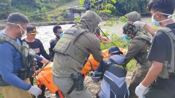 البحث عن 2 أعضاء شرطة جبال بابوا ستار الذين جرفهم نهر ديغول توسعت