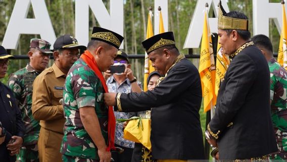 Dinilai Pemimpin yang Menjaga Keutuhan dan Keamanan, KSAD Dudung Diberi Gelar Kakah Demong Agung Bela Negara