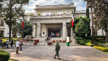 Mexico Uses The Former Presidential Palace For The Isolation Of Medical Personnel