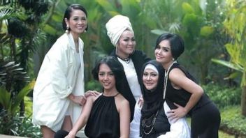 Dedikasi Grup Vokal 5 Wanita untuk Perempuan Tangguh Indonesia