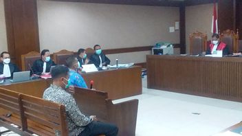 Social Assistance Session, Juliari Admits Giving SGD 50 Thousand To The Chairperson Of Kendal PDIP Branch Executive Board