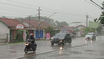 BPBD Minta Pemudik Waspadai Potensi Cuaca Ekstrem di Semarang hingga Lebaran 2024