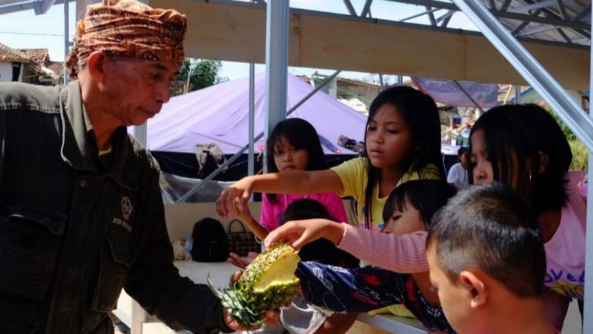 来自梳邦的农民毫不犹豫地为地震灾民Cianjur捐赠了2吨Nanas Segar