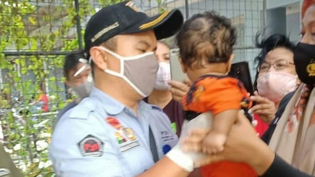 La Police Attend Les Résultats De L’examen Psychiatrique De La Mère Qui A Agressé Un Enfant à Cengkareng