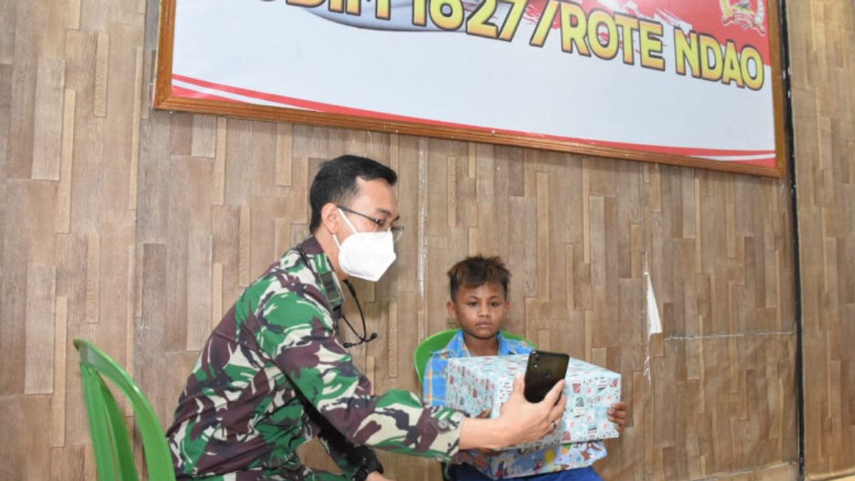 Deux Membres Sans Scrupules Du TNI à Rote Ndao Qui Ont Persécuté Petrus Seuk Détenus